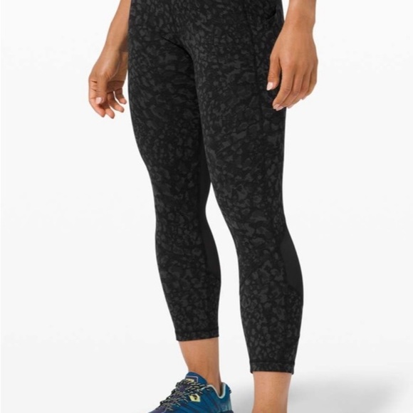 Lululemon Pace Rival High-Rise Crop 22" Wild Thing Camo Deep Coal Multi / Black - Picture 3 of 9